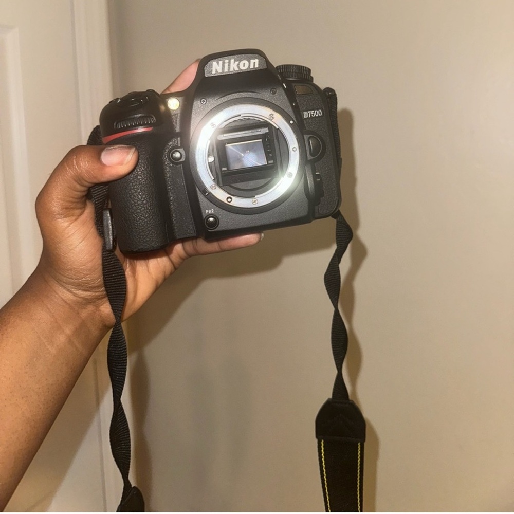 Nikon - D7500 DSLR 4K Video Body + batteries// Shutter count 9325